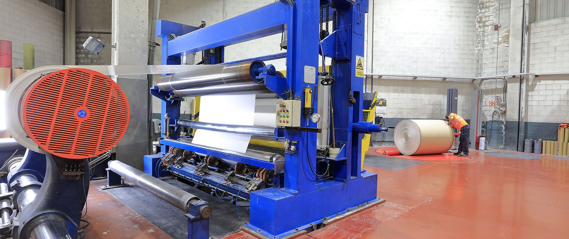 We have long experience in the recovery of paper winders, offering a national auxiliary and complementary service for the paper industry 